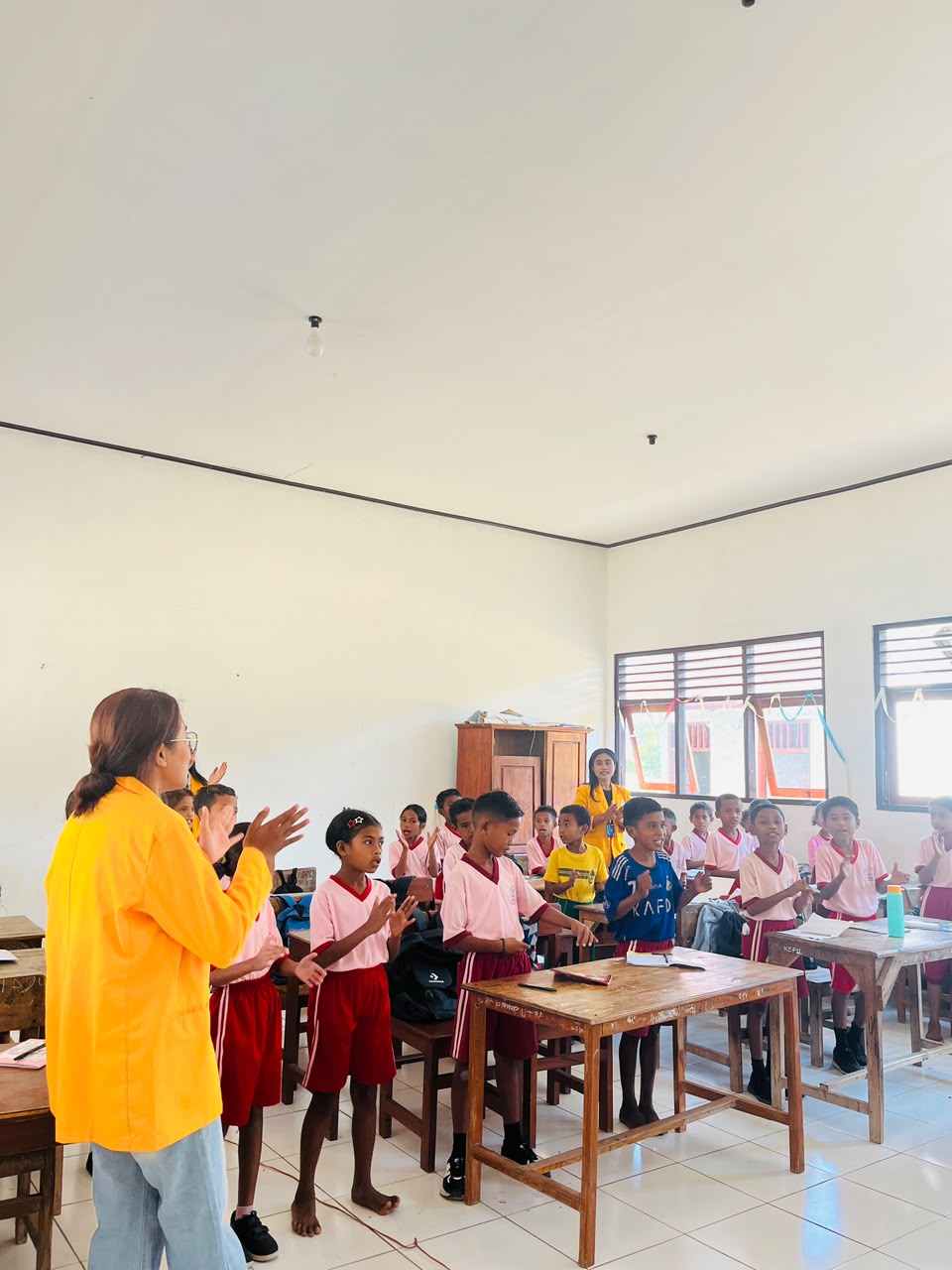 Mahasiswa KKN Berikan Edukasi Cuci Tangan dan Pilah Sampah di UPTD SDI Kolabe dan UPTD SDN Oelkaka